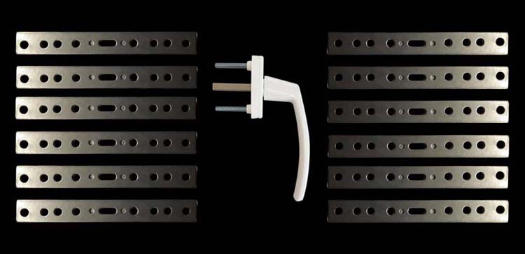 Accessoires Fenêtres PVC Budget: 12 pattes(25x200x2mm) + poignée