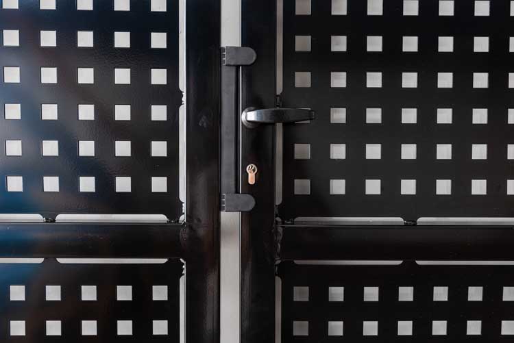 Portail perforé acier noir 175x300cm Portail perforé acier noir 175x300cm