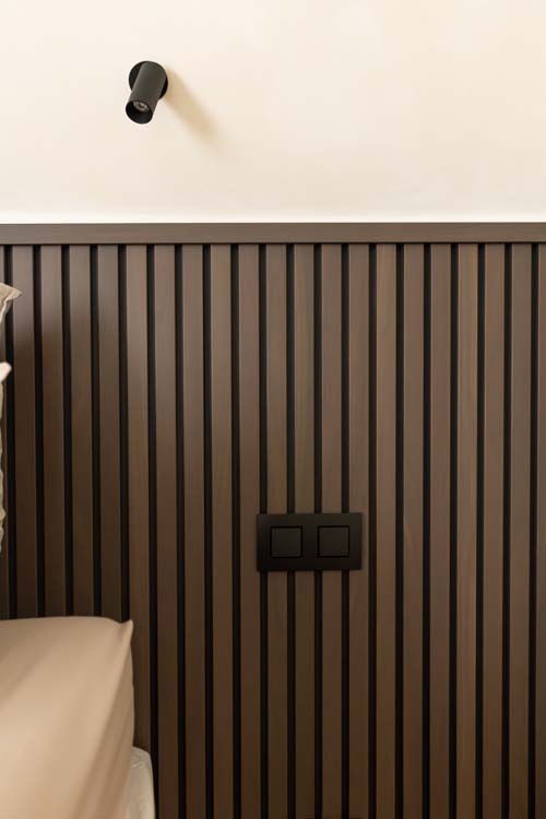 Decoratief wandpaneel Line Up 20x300x2770mm donker walnoot